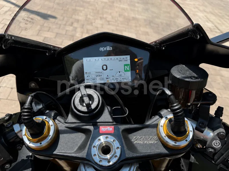 Aprilia RSV4 - Vista 11
