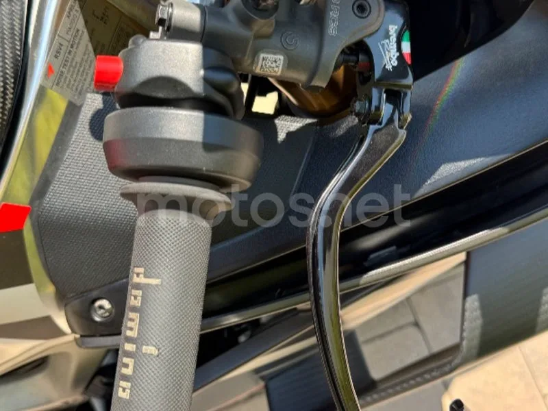 Aprilia RSV4 - Vista 13
