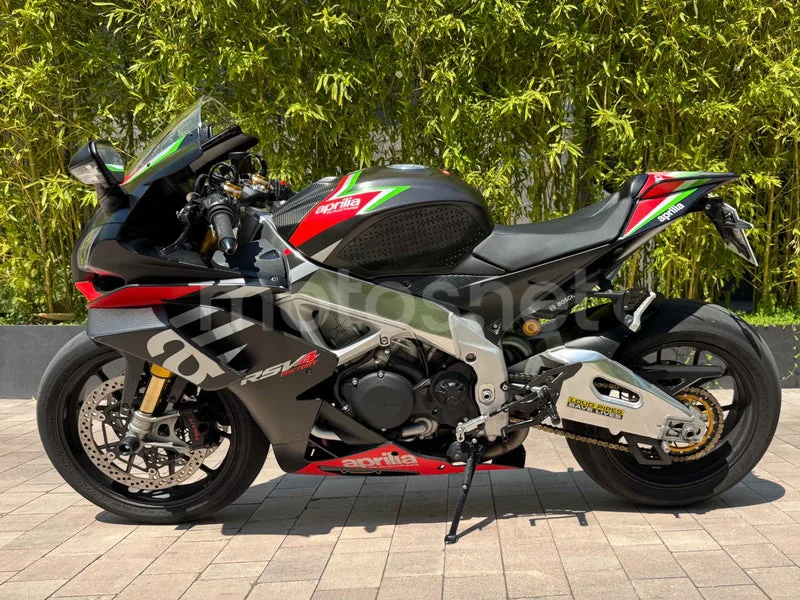 Aprilia RSV4 - Vista 3