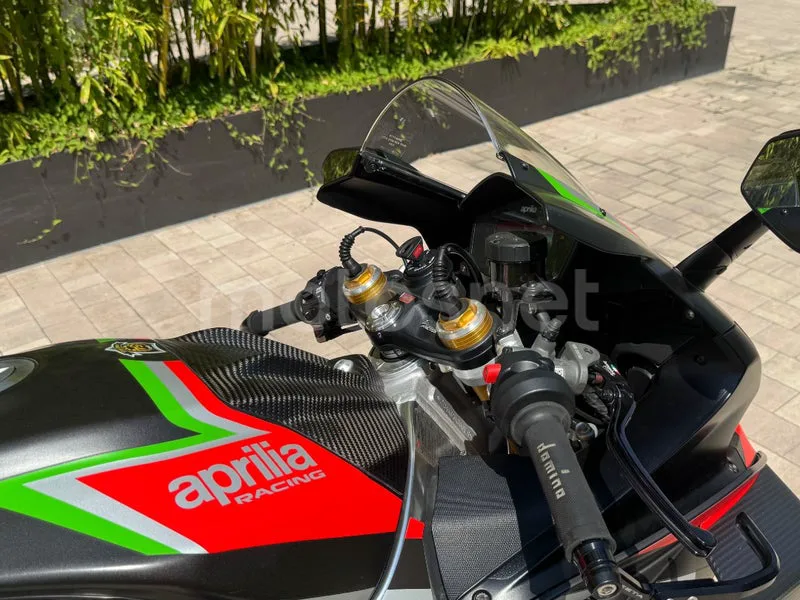 Aprilia RSV4 - Vista 21
