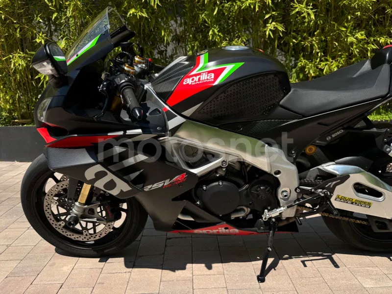 Aprilia RSV4 - Vista 5