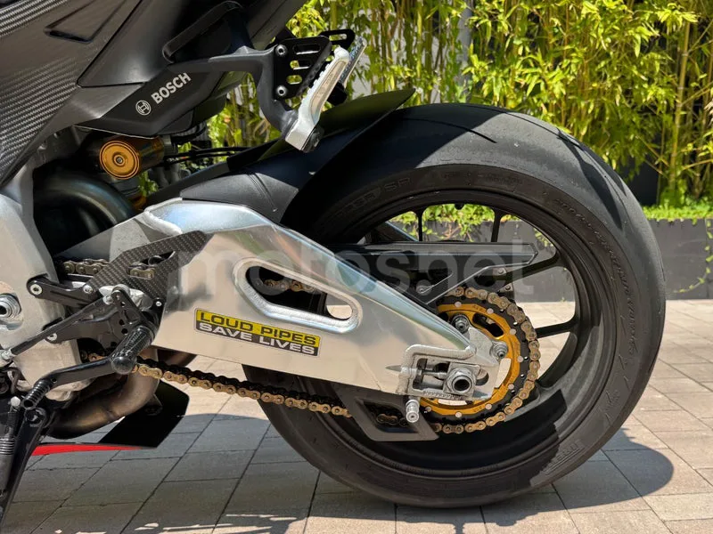 Aprilia RSV4 - Vista 7