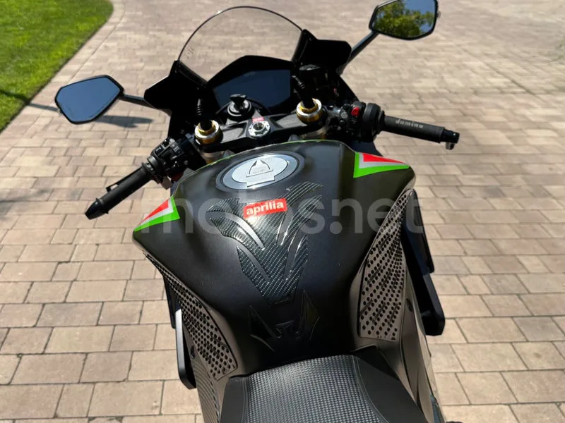 Aprilia RSV4 - Vista 9