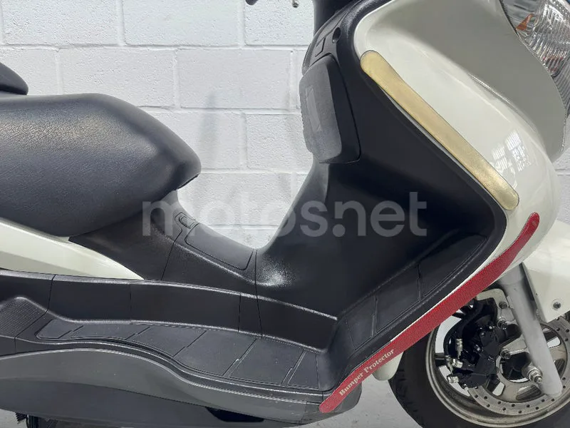 Suzuki Burgman 125 - Vista 15