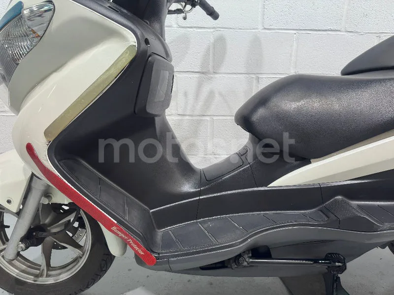 Suzuki Burgman 125 - Vista 23
