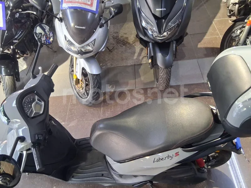 Piaggio Liberty S 50 - Vista 12