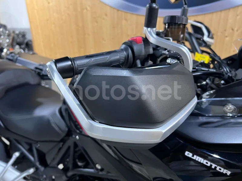 QJ Motor SRT 700 - Vista 20