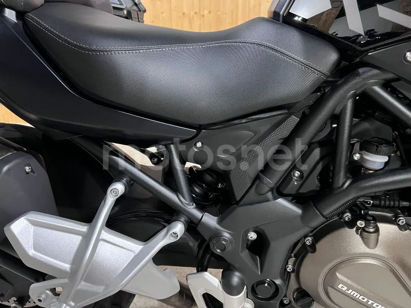 QJ Motor SRT 700 - Vista 30