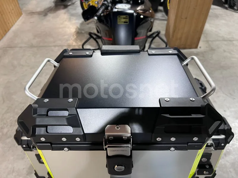 QJ Motor SRT 700 - Vista 40