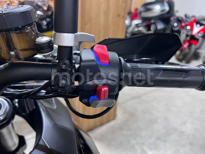 QJ Motor SRT 700 - Vista 72