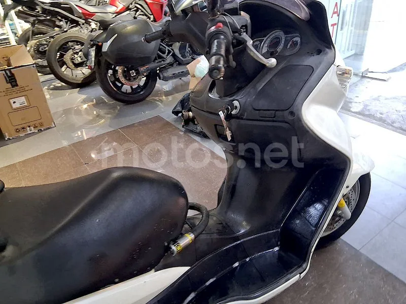 Suzuki Burgman 200 - Vista 12