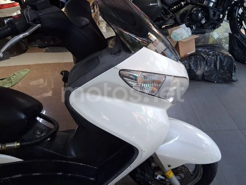 Suzuki Burgman 200 - Vista 13