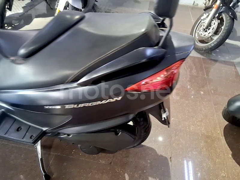 Suzuki Burgman 200 - Vista 12
