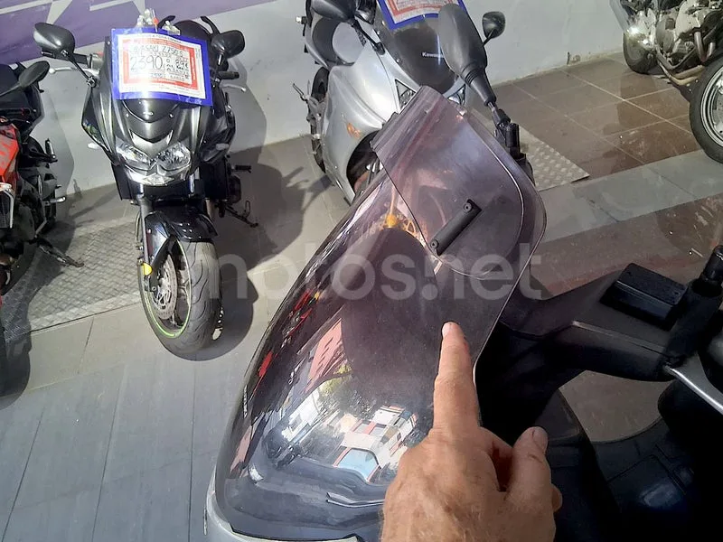Suzuki Burgman 200 - Vista 16