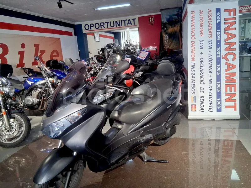 Suzuki Burgman 200 - Vista 21