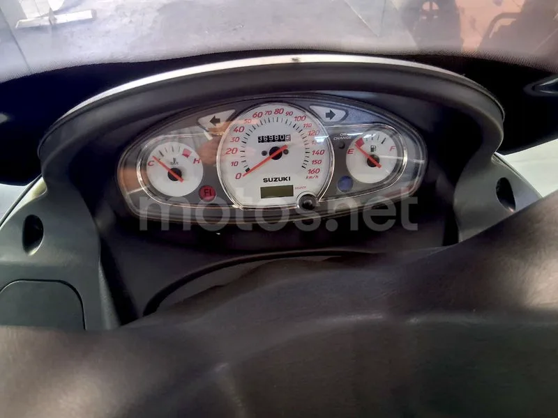 Suzuki Burgman 200 - Vista 7
