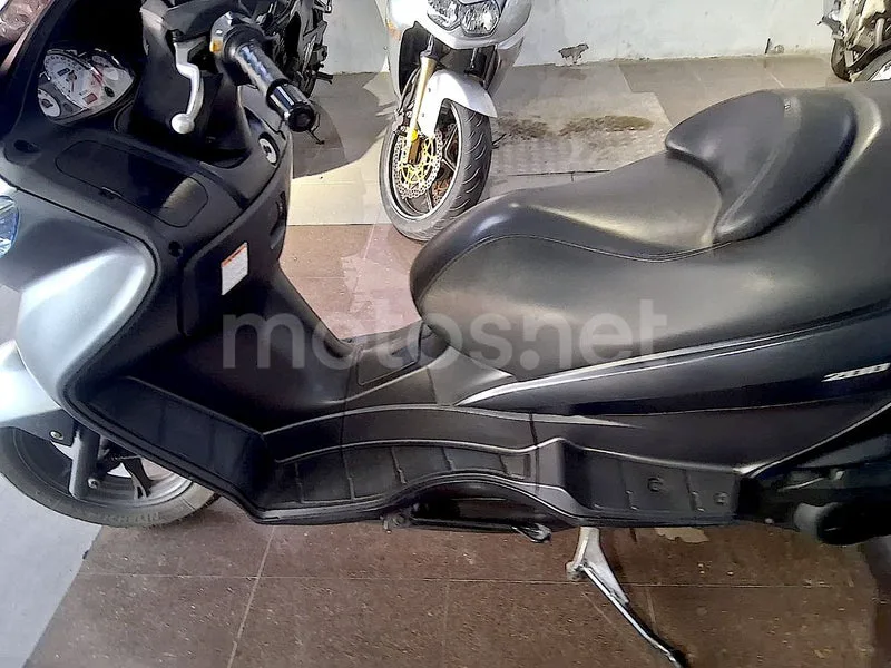 Suzuki Burgman 200 - Vista 10