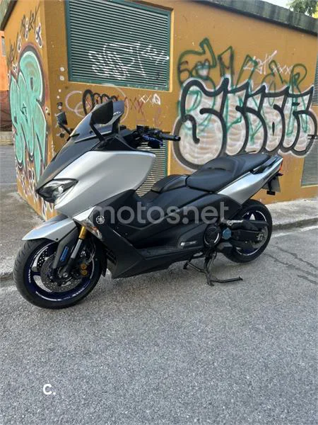 Yamaha TMAX - Vista 3