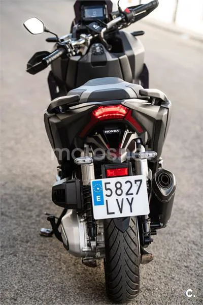 Honda ADV350 - Vista 4