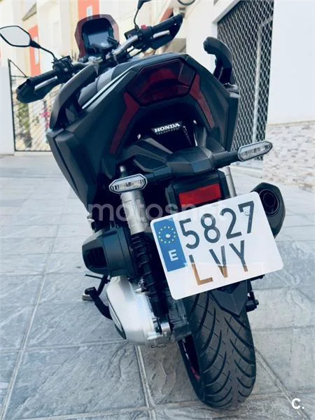 Honda ADV350 - Vista 5