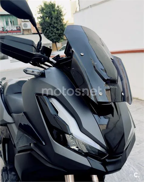 Honda ADV350 - Vista 10