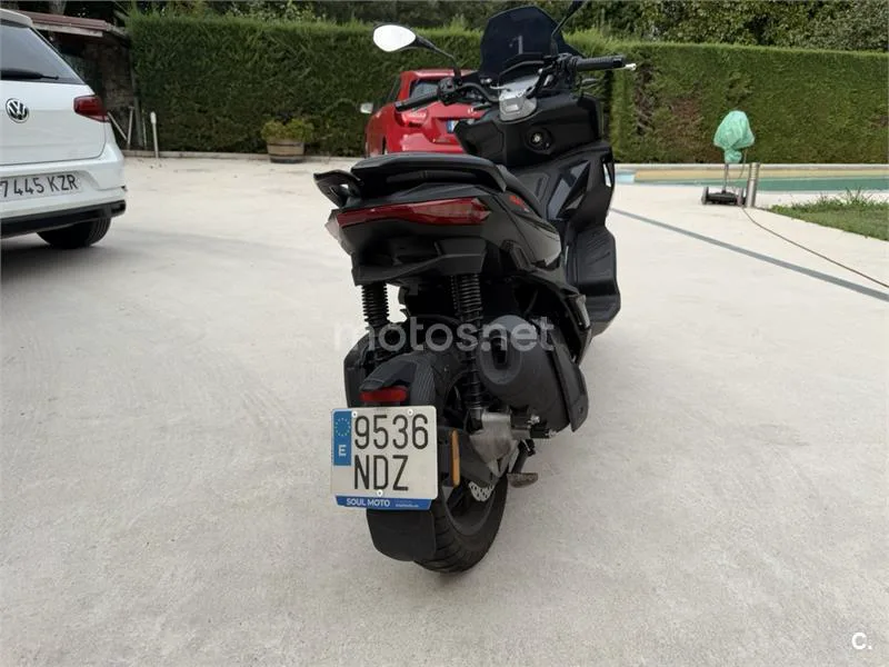 Aprilia SR GT 125 - Vista 3