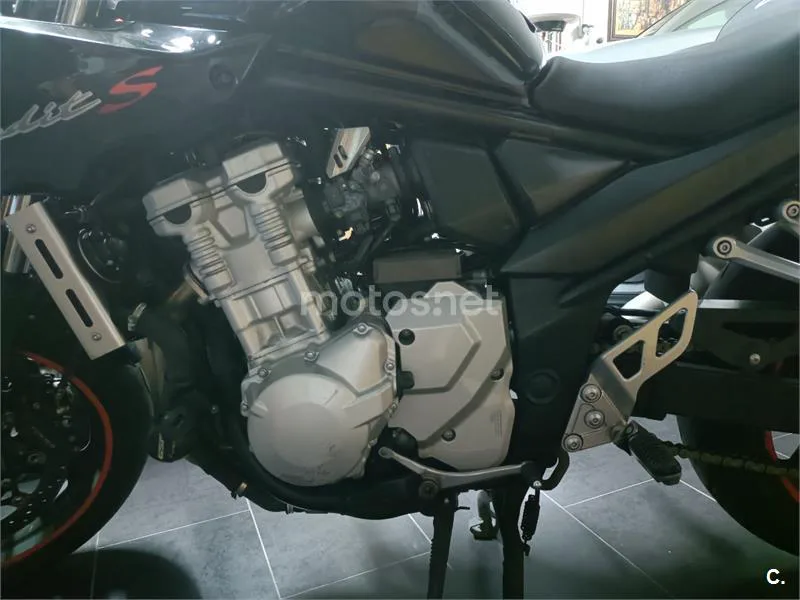 Suzuki Bandit 650S - Vista 6