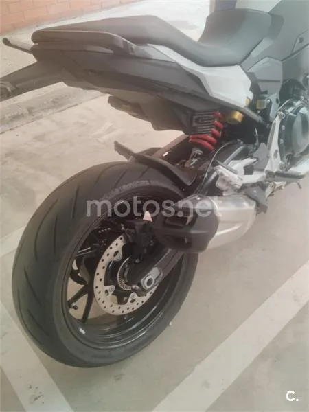 BMW F 900 R - Vista 3