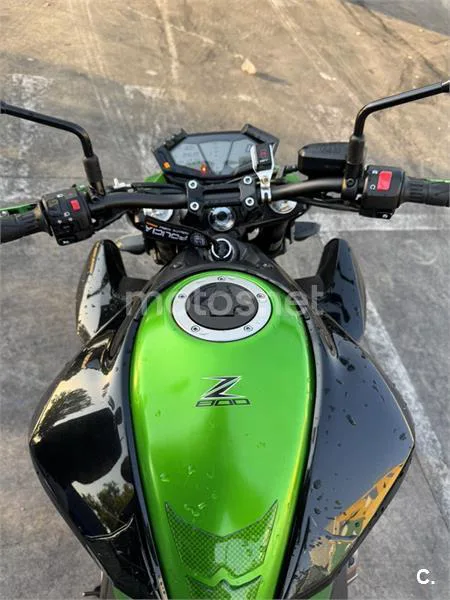 Kawasaki Z800 - Vista 3
