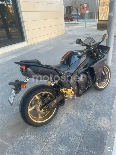 Yamaha YZF-R1 - Vista 3
