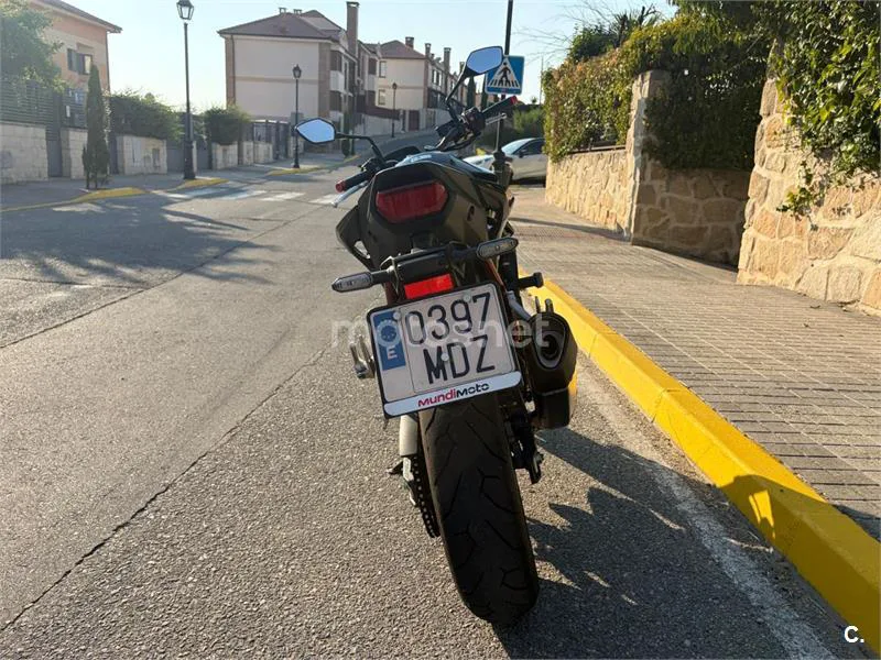 Honda CB750 Hornet - Vista 5