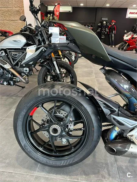 Ducati Streetfighter V2 - Vista 17