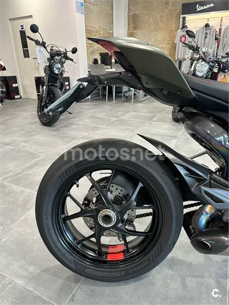 Ducati Streetfighter V2 - Vista 5