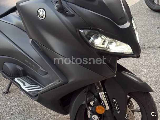 Yamaha TMAX - Vista 3