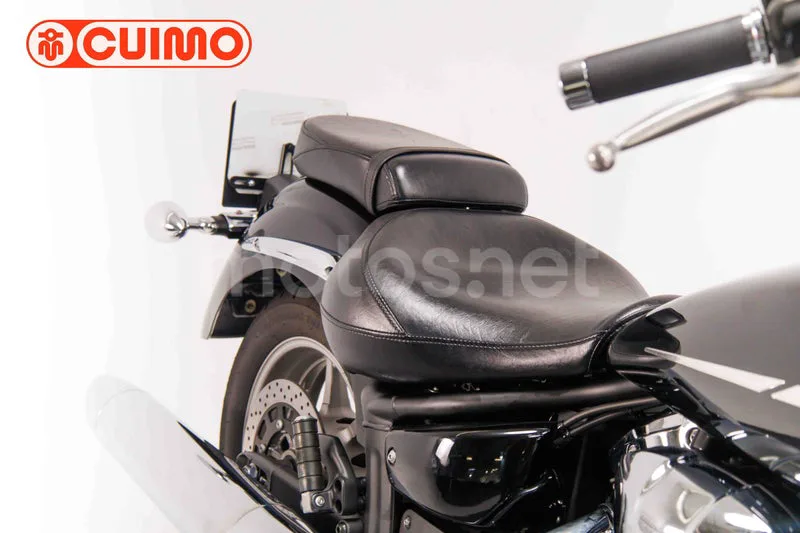 Yamaha XVS1300A Midnight Star - Vista 23