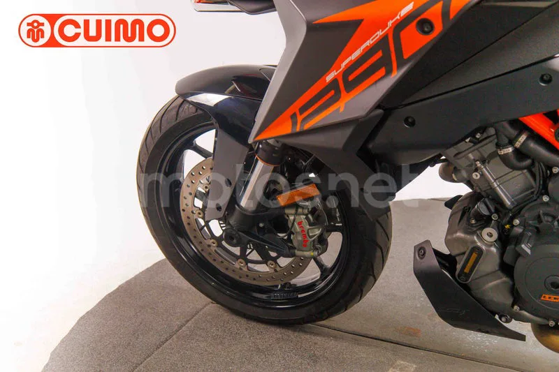 KTM 1290 Super Duke GT - Vista 25