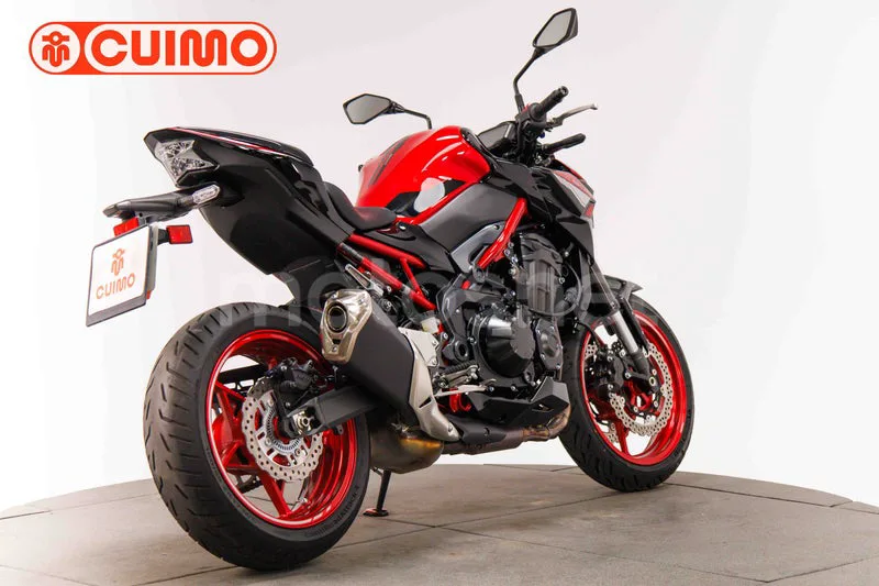 Kawasaki Z900 - Vista 4