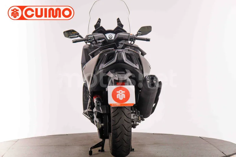 Kymco AK 550 - Vista 5