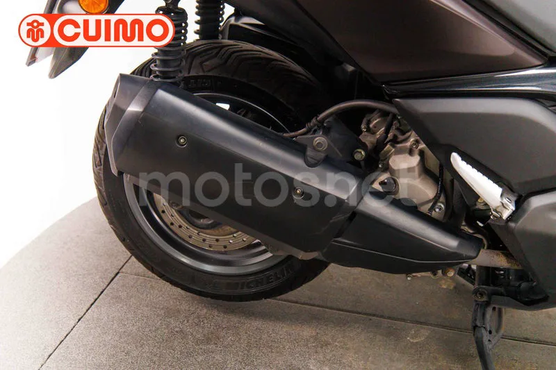 Yamaha XMAX 300 - Vista 15