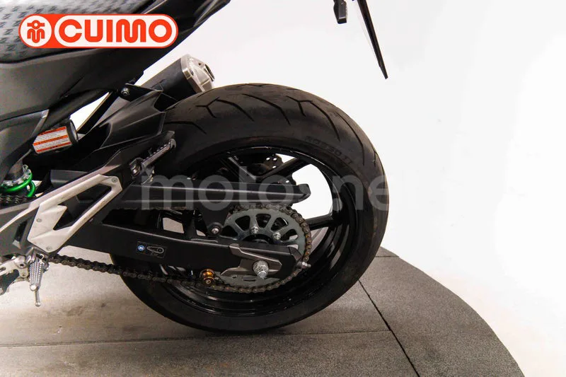 Kawasaki Z800 - Vista 25