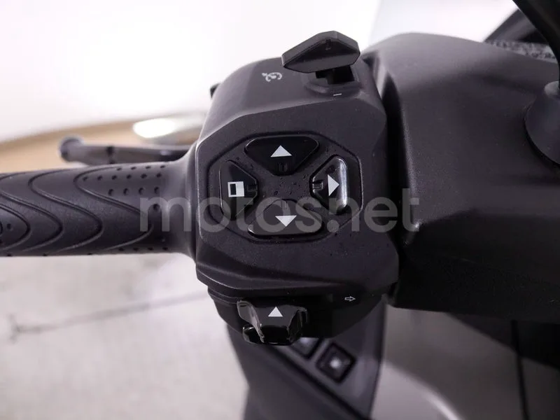Piaggio MP3 530 Exclusive - Vista 11