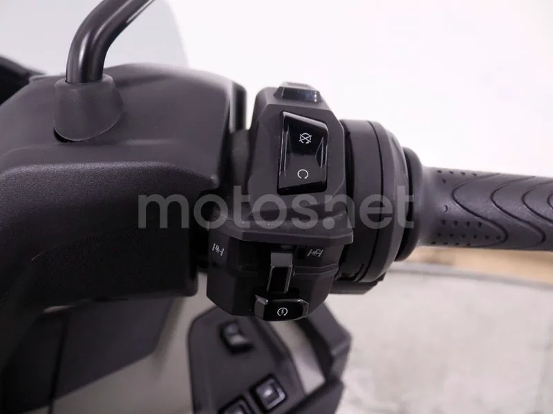 Piaggio MP3 530 Exclusive - Vista 12