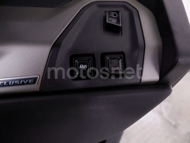 Piaggio MP3 530 Exclusive - Vista 13