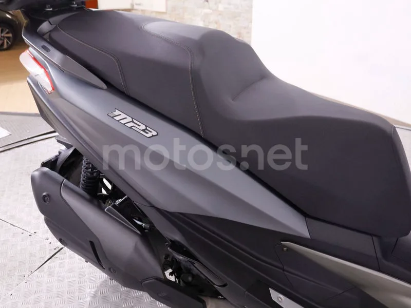 Piaggio MP3 530 Exclusive - Vista 17