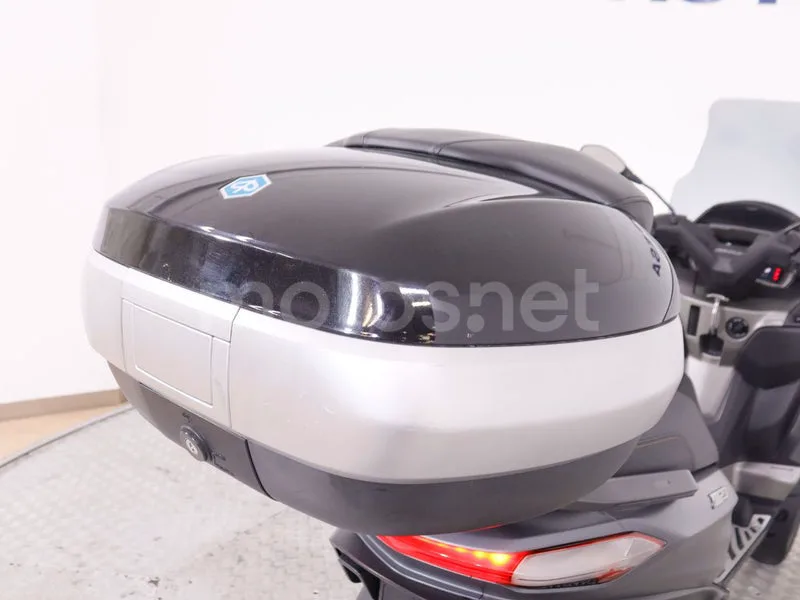 Piaggio MP3 530 Exclusive - Vista 18
