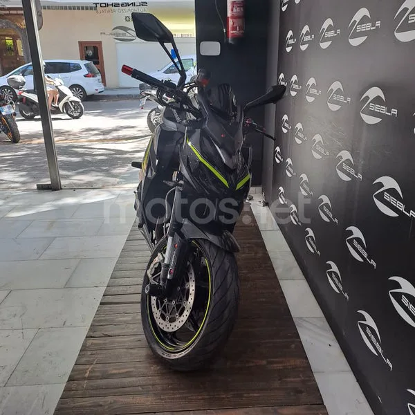 Kawasaki Z1000 - Vista 7