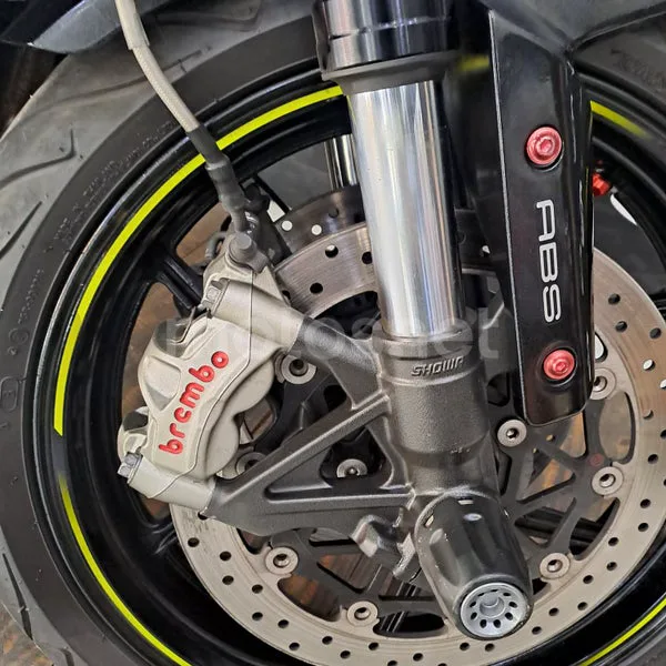 Kawasaki Z1000 - Vista 9