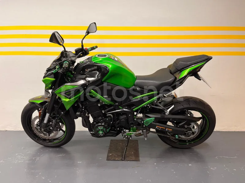 Kawasaki Z900 - Vista 3
