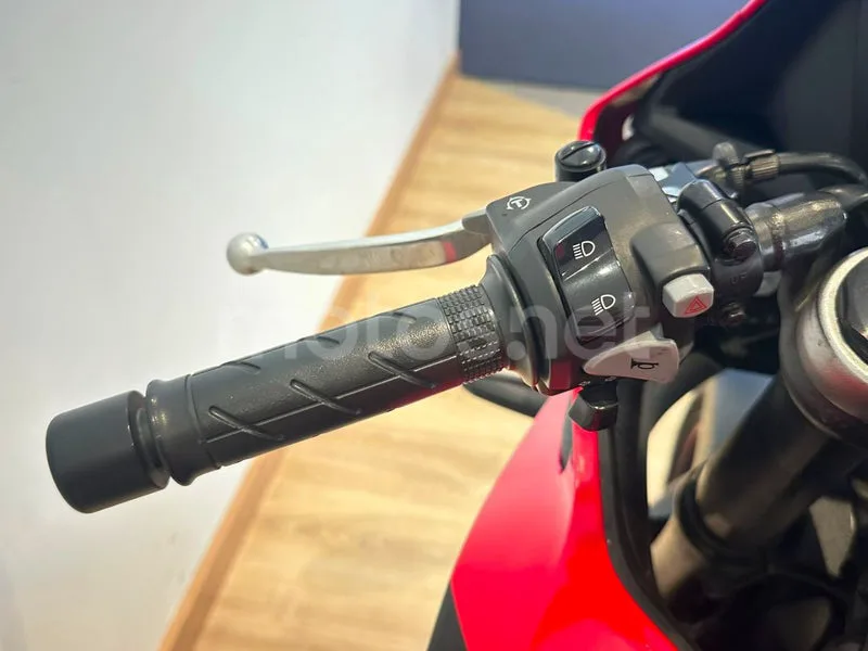 Honda CBR650R - Vista 8