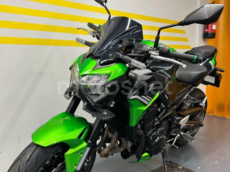 Kawasaki Z900 - Vista 3